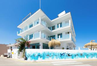 Hostal Cala Llombards has Balcony rooms