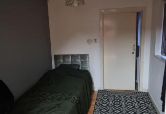 Room for students health care and nhs plab2 1 person per room male only allows 18 year olds to book a room