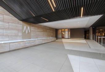 Luxury 2bed with city Lifestyle has rooms with a private hot tub