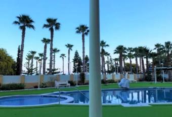 Marinador-Oropesa , primera l  nea de mar has rooms with a private hot tub