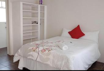 Dave   s Guesthouse has Balcony rooms