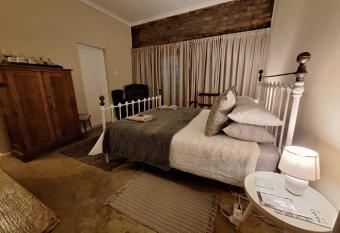 Country Cottage allows 18 year olds to book a room