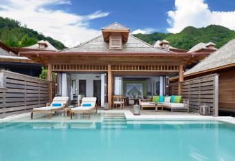 Hilton Seychelles Northolme Resort & Spa has rooms with a private hot tub
