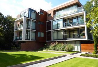 8 Woodsend, 135a Barlow Moor Road, Didsbury, M20 2PW has Balcony rooms