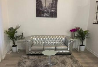 Spacious 5 bedroom Villa allows 18 year olds to book a room