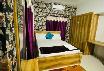 Geeta Regency has Balcony rooms