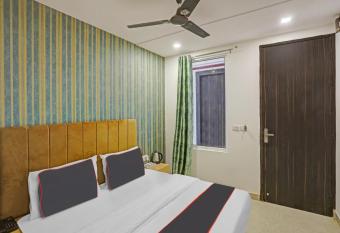 OYO Flagship 81153 Cosmo Inn allows 18 year olds to book a room