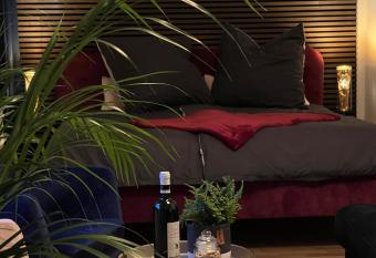 Splendid by Short-Stay allows 18 year olds to book a room