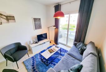 Seaside Heaven Apartment allows 18 year olds to book a room