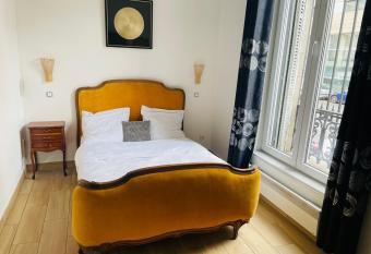 L   appart    du village allows 18 year olds to book a room