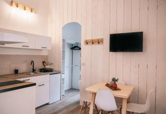 Le studio du Coutach has Balcony rooms