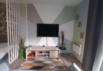 Au pied de la Gare de Cergy le haut, centre villes has Balcony rooms