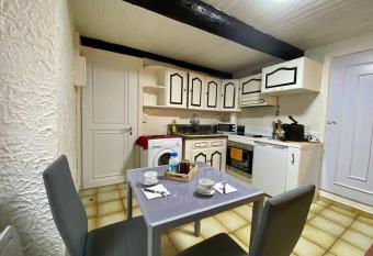 Chez Caro allows 18 year olds to book a room