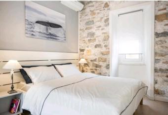 Whale Song Apartment allows 18 year olds to book a room