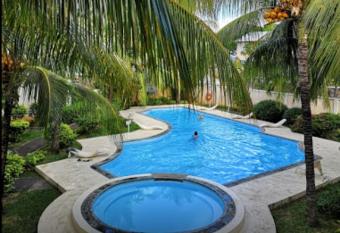 Opp Swimming Poll, Ground Floor, Flic En Flac allows 18 year olds to book a room