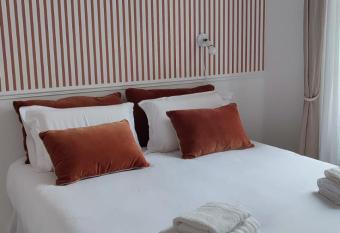 Maison Charmeilles - La suite Fronsac has Balcony rooms