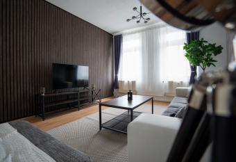 Charmantes 5-Zi-Boho: Zentrumsnah & Arbeitsbereich allows 18 year olds to book a room