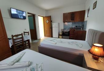 Dona s Studio Apartment allows 18 year olds to book a room