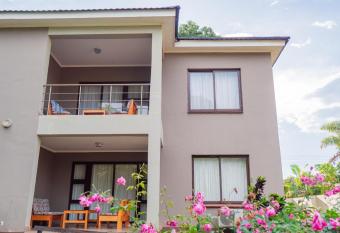 Apt @ Mombo has Balcony rooms