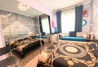 Pisa Happy House 5 has rooms with a private hot tub