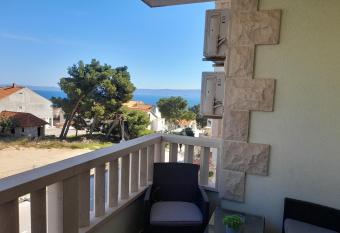 Apartment ANAVI has Balcony rooms