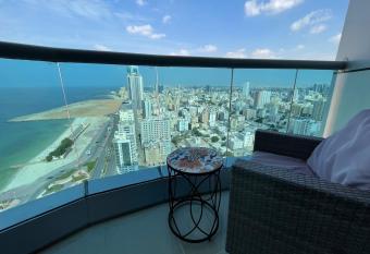 Elegant full sea view 2 bedrooms apartment has rooms with a private hot tub