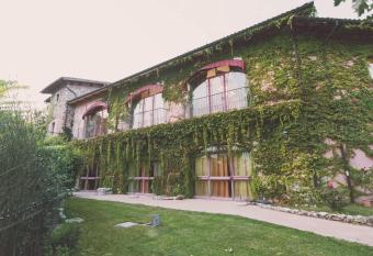 Il Querceto Delle Marine allows 18 year olds to book a room