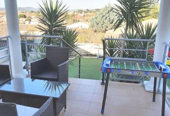 Escapade Familiale has Balcony rooms