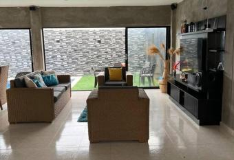 Caba  a para estrenar con excelente ubicaci  n . has Balcony rooms