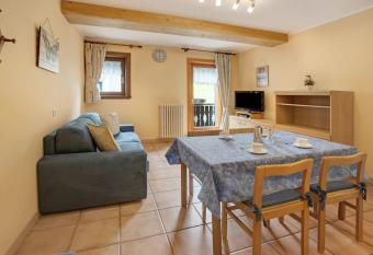 Bait dal Cuc   App Plascianet has Balcony rooms