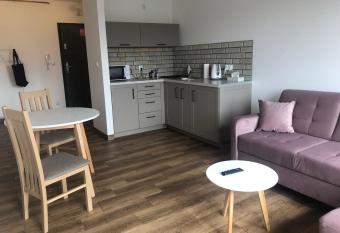 Apartament Modrzewiowa przy S3 allows 18 year olds to book a room