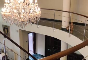 Ch  teau L Imerald has Balcony rooms