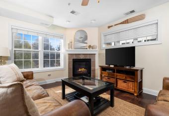 Bay Park #32 has Balcony rooms