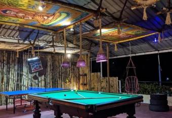 BLUEWAVES has Smoking/Balcony rooms