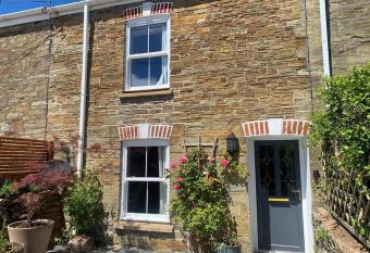 Modern Cottage: Free Parking, Garden, Sea Views has Balcony rooms