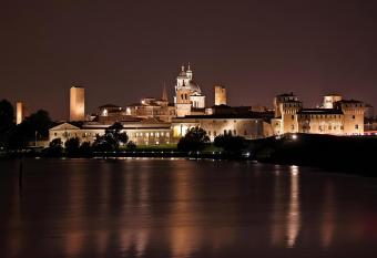 Suite Mazzini 23 allows 18 year olds to book a room