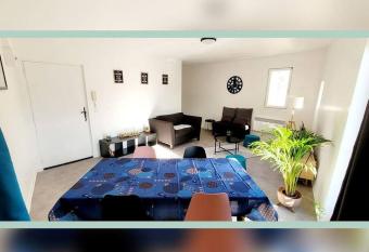 Spacieux T3 au pied des Thermes allows 18 year olds to book a room