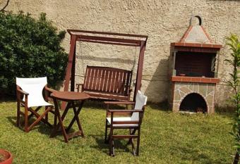 The Cozy Yard has Balcony rooms