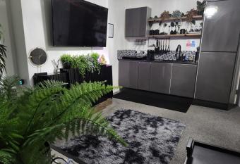 Quantock Lodge Vicarage 2 allows 18 year olds to book a room