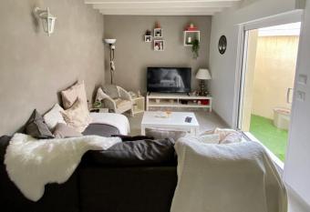 La Gloriette allows 18 year olds to book a room