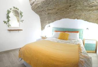 Casa Cueva La Luna has Balcony rooms