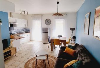 Agr  able appartement avec 2 places de parking dans le garage has Balcony rooms