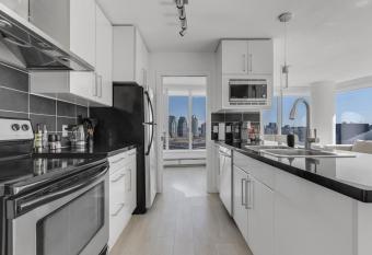Vancouver Stunning View Getaway has Balcony rooms