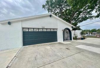 Duplex House Centrally Located has Balcony rooms