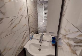 L   appartement de la Pyramide du Soleil has Balcony rooms