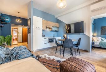 Boutique Apartments Collection-Indiana JONES has Balcony rooms