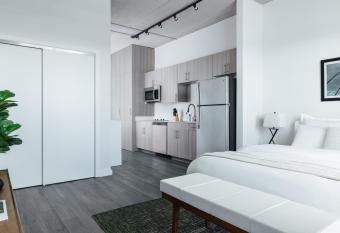 Mint House St. Petersburg - Downtown has Balcony rooms