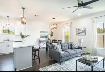 Vibrant NOLA Modern Loft has rooms with a private hot tub