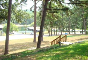 Mountain Harbor King Guest Room on Lake Ouachita has Balcony rooms