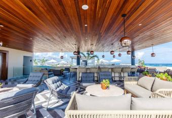 Singular by Andiani Travel has rooms with a private hot tub